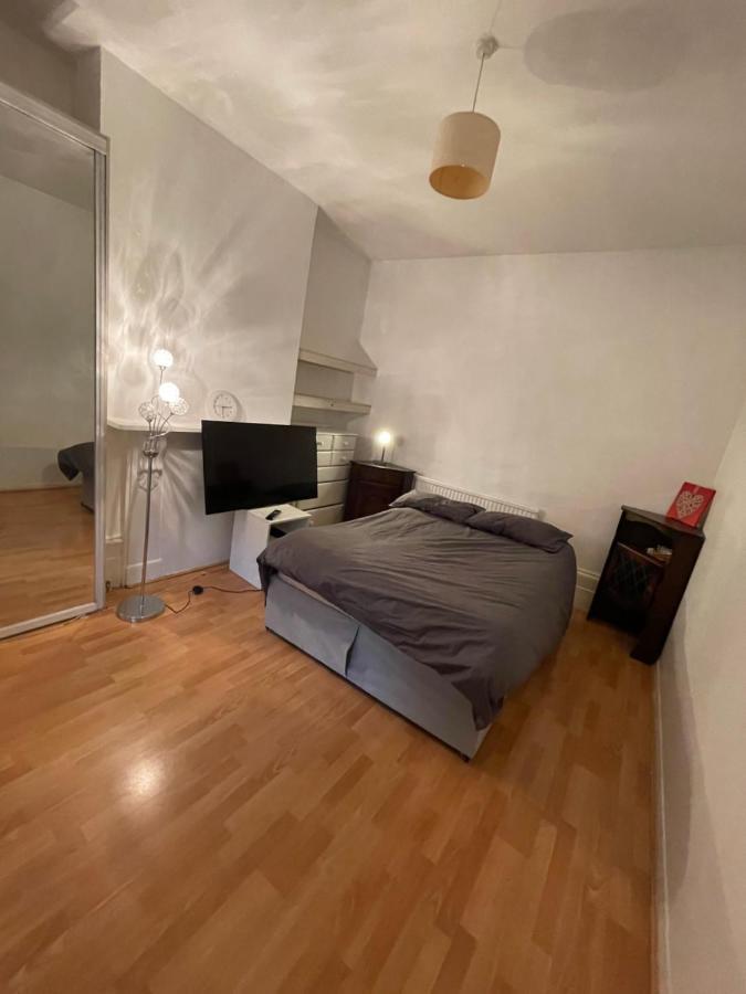 Elmdene Road - Large Room London Exterior photo